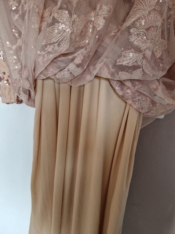 Robe beige à paillettes – Image 5