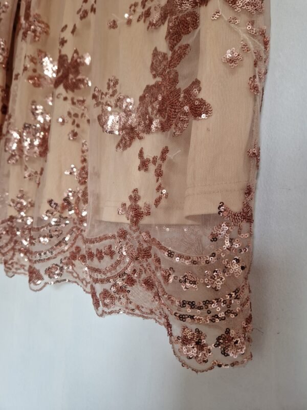 Robe beige à paillettes – Image 2