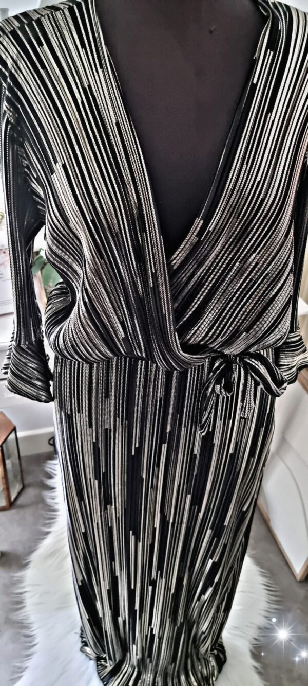 Robe longue noire et dorée – Image 6